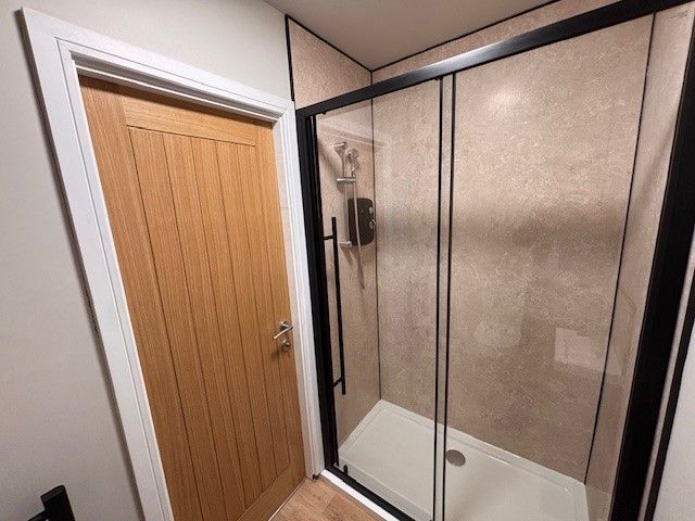 Property photo 2 of 7 Ensuite 2