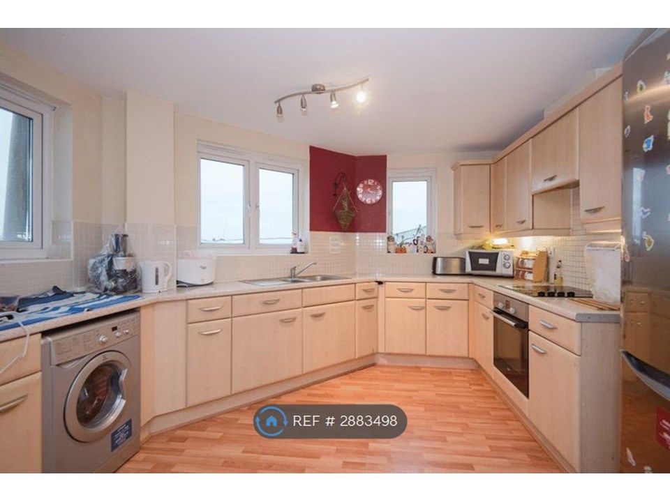 Property photo 3 of 14 Kitchen 1