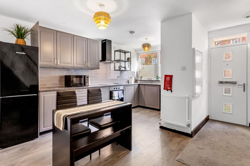 Property photo 2 of 18 Kitchen/Diner