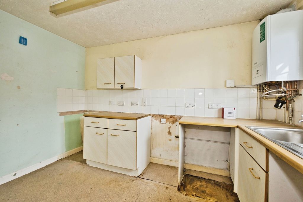 Property photo 3 of 12