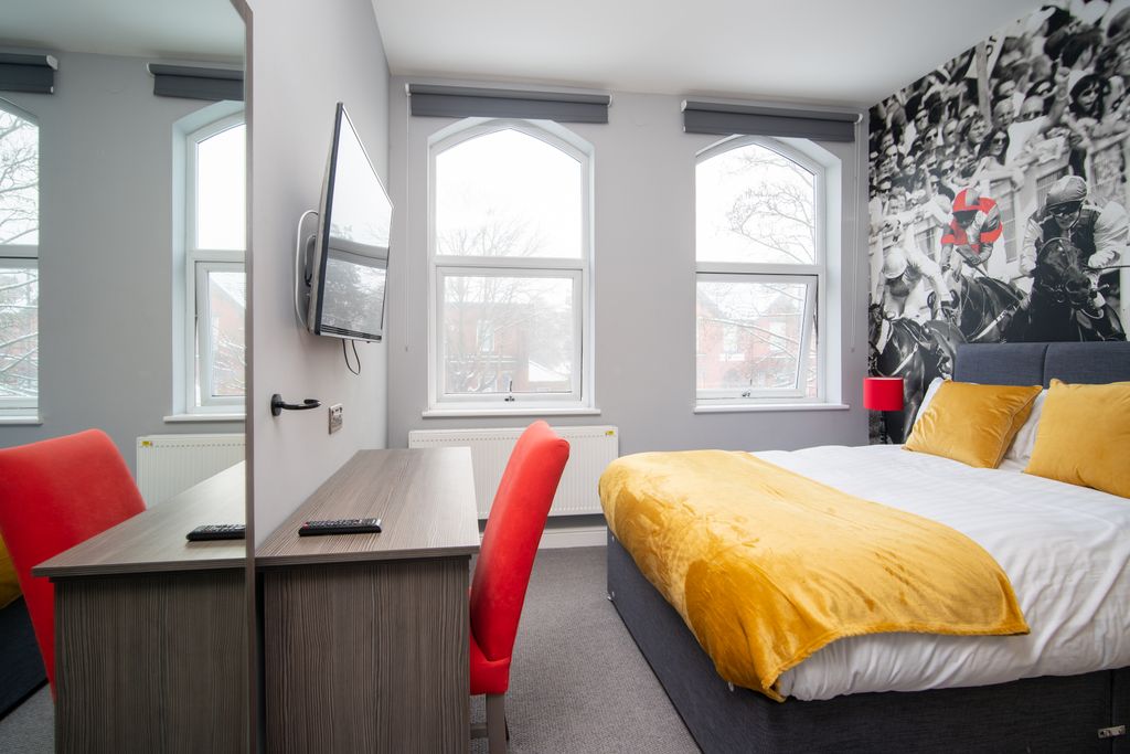 Property photo 3 of 6 R-8