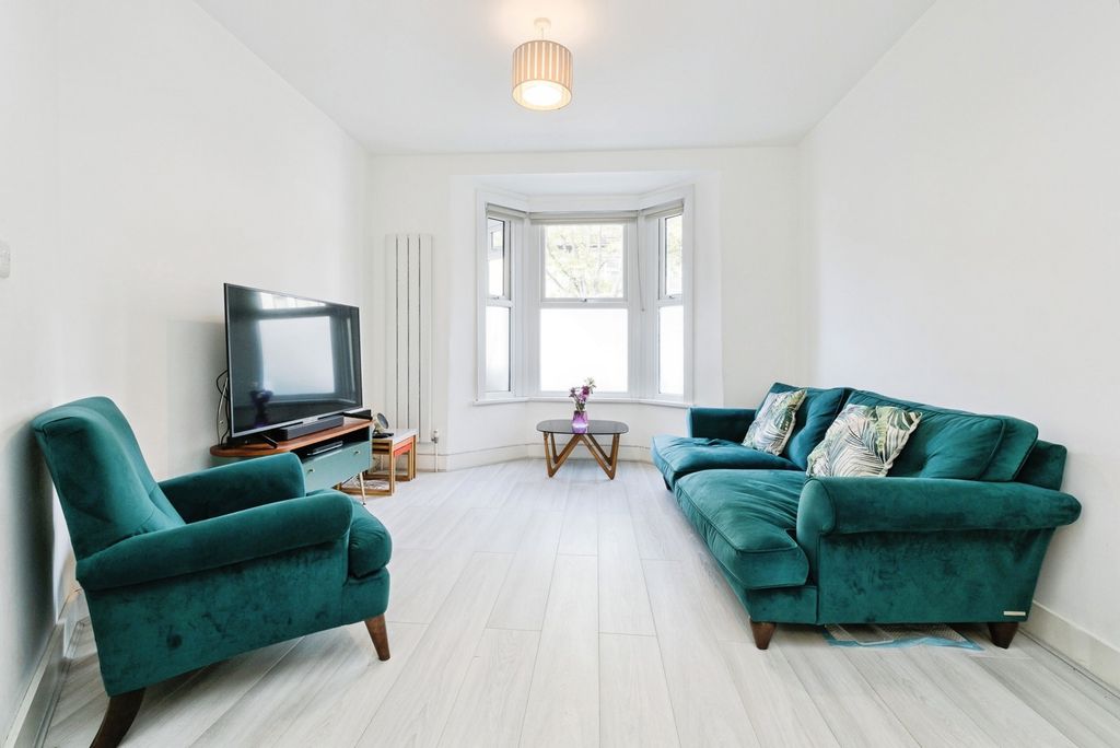 Property photo 3 of 28 Pbox-Img.Jpg