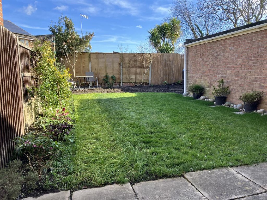 Property photo 2 of 11 Garden