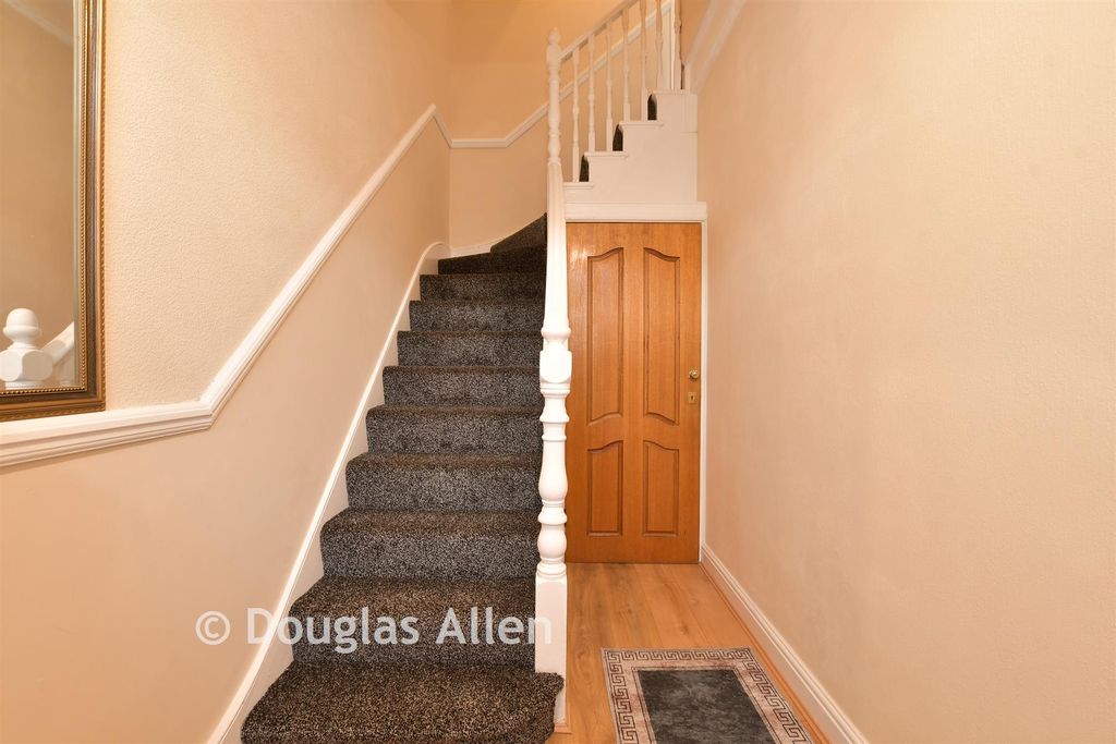 Property photo 3 of 6 Hallway