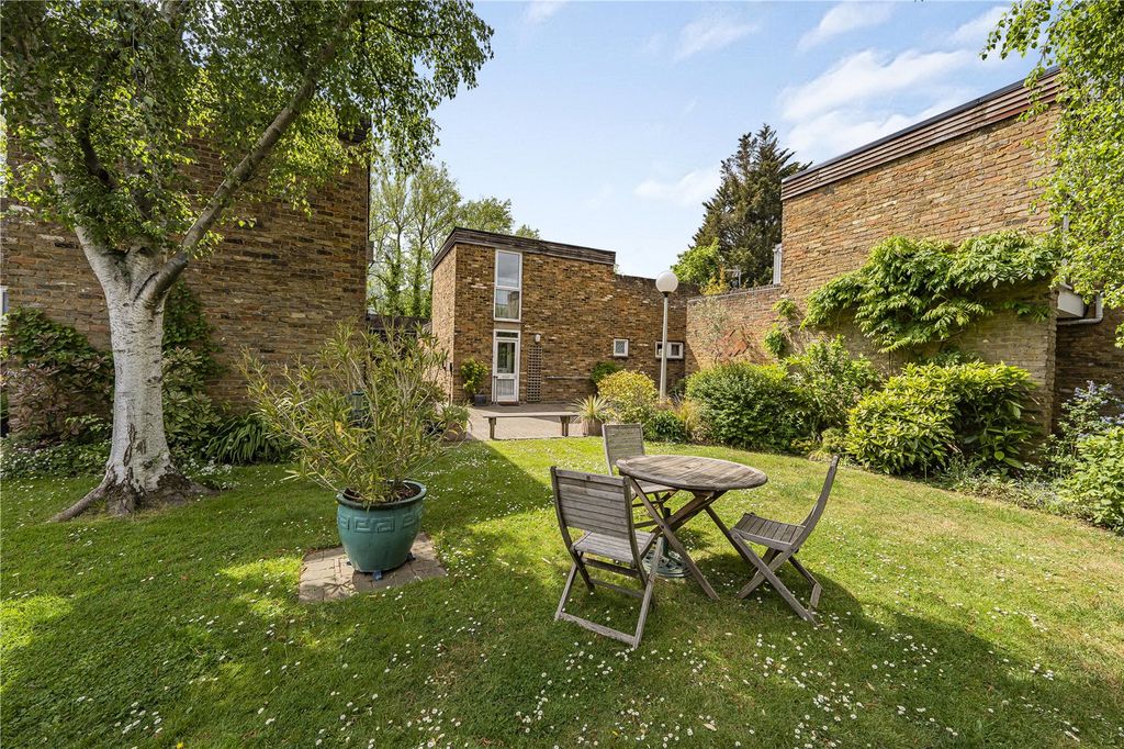 Property photo 3 of 17 Garden
