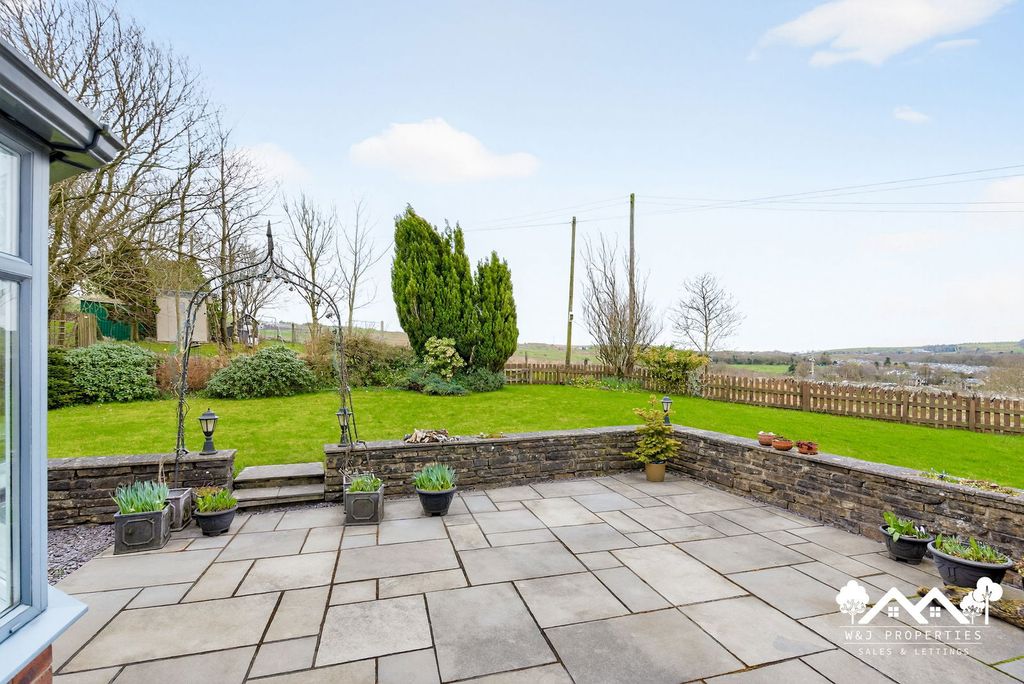 Property photo 2 of 42