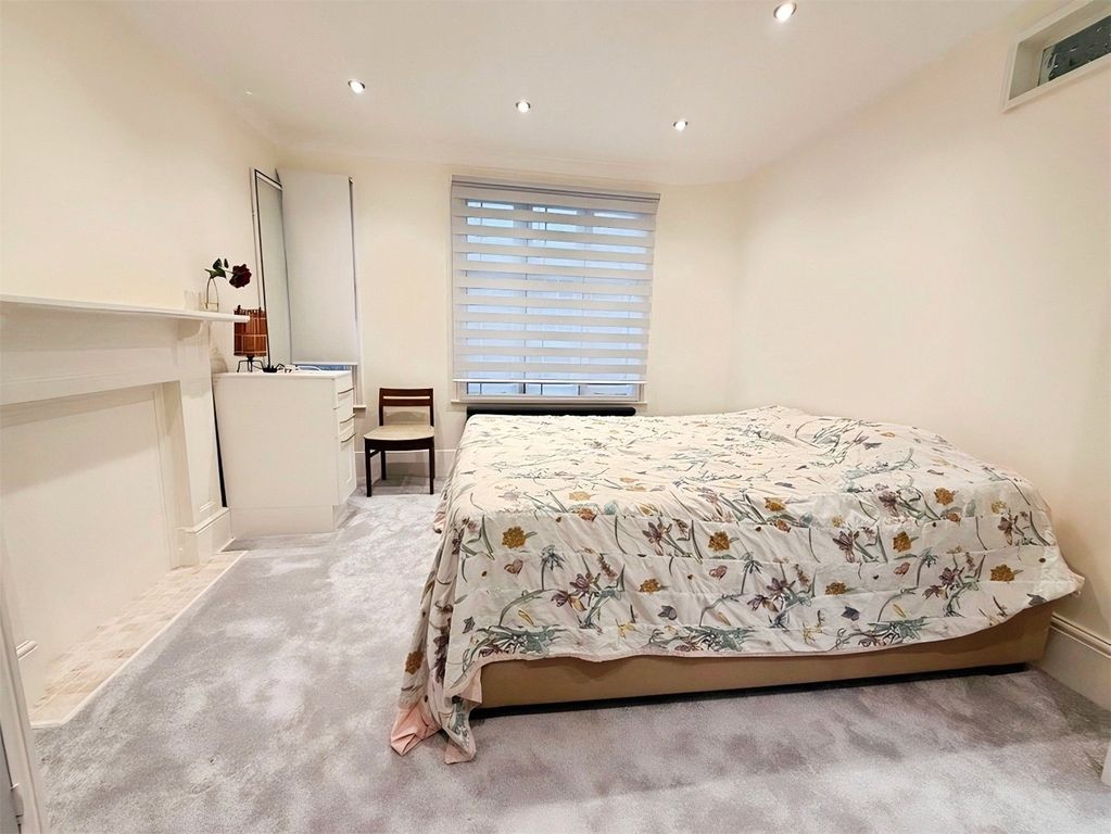 Property photo 2 of 8 Large Private Room