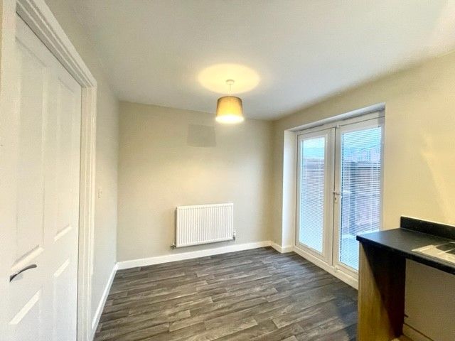 Property photo 3 of 10 Dining Area