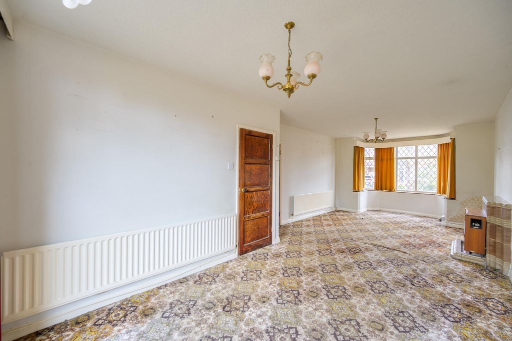 Property photo 3 of 19 Living Room