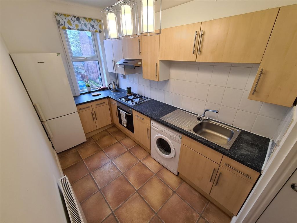 Property photo 2 of 10 Kitchen