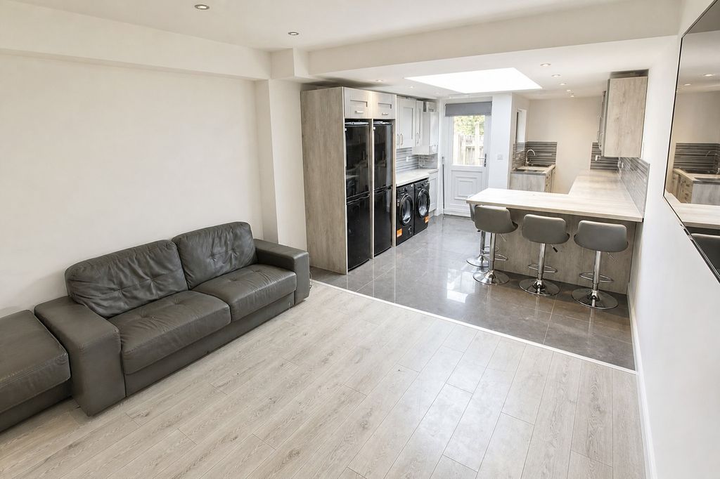 Property photo 1 of 11 Picture No. 02