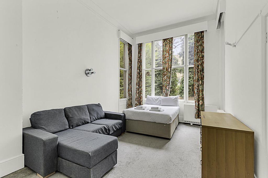 Property photo 1 of 10 Psq-8 - 8,24 Pembridge Square,W2 4Dr-1.Jpg