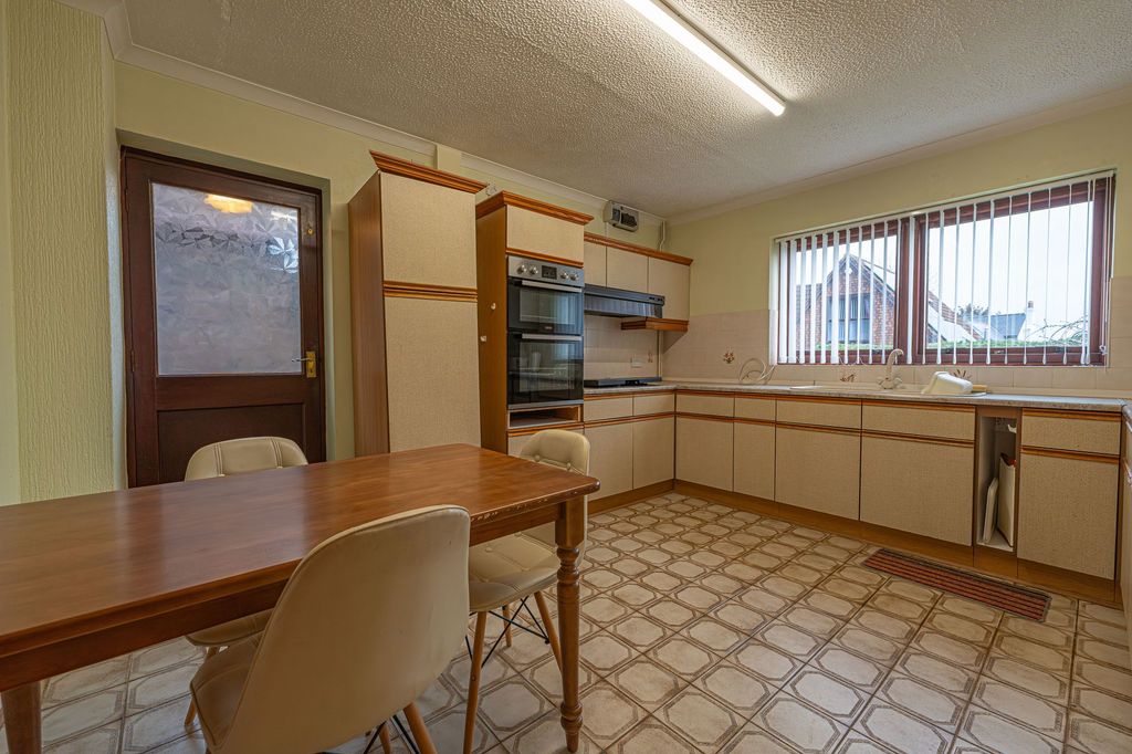 Property photo 3 of 36