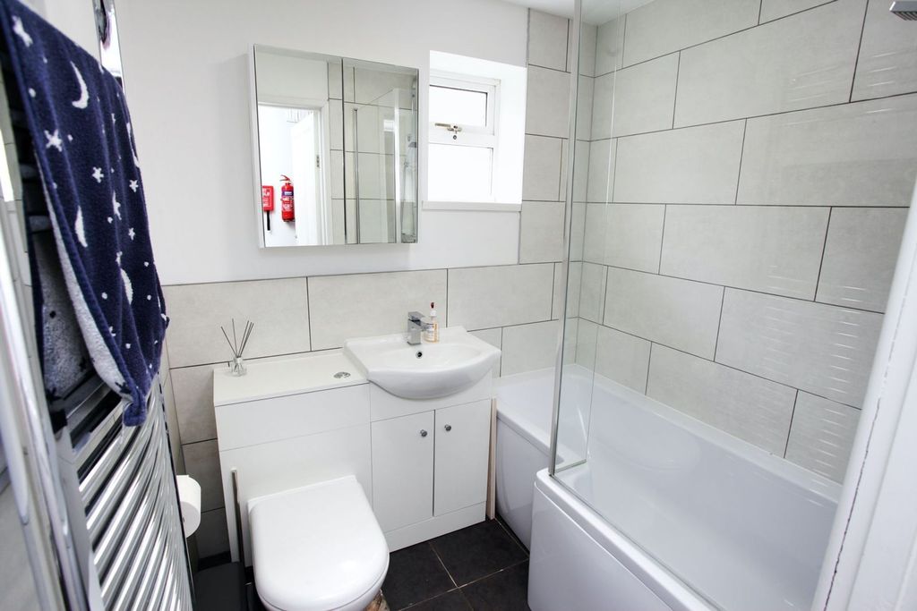 Property photo 3 of 15 Bathroom