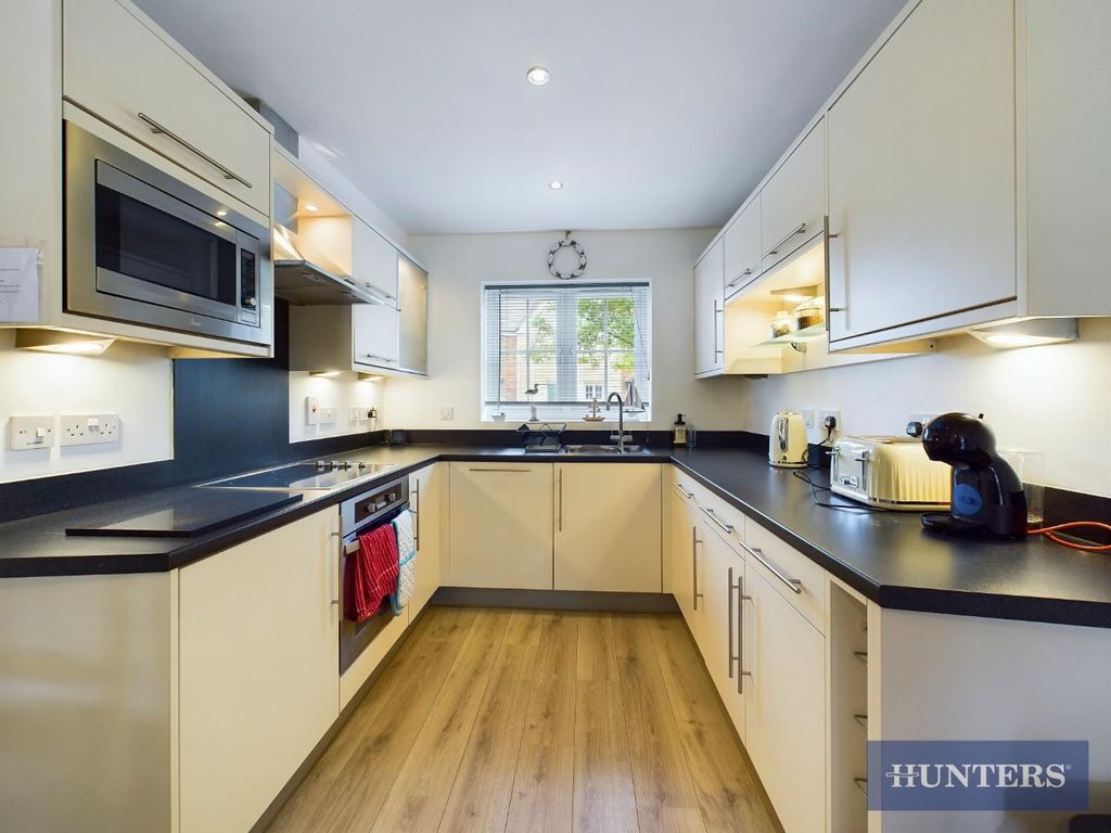 Property photo 2 of 19 Kitchen