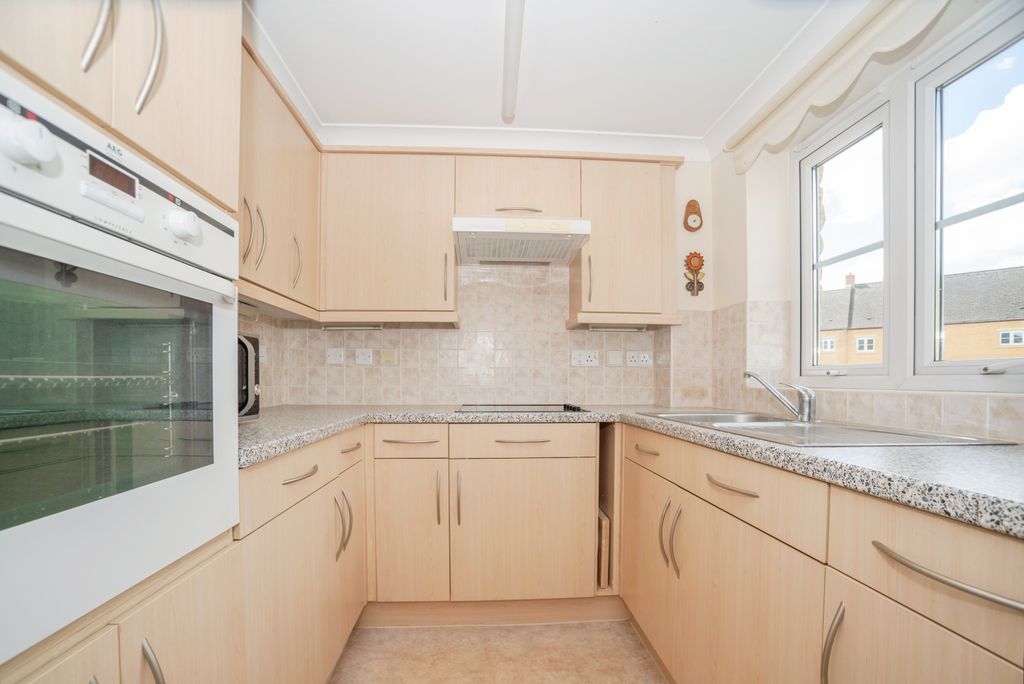 Property photo 2 of 10 Kitchen