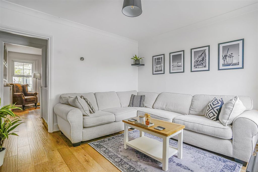 Property photo 3 of 15 Photo Oct 04 2025, 11 24 50 Am.Jpg