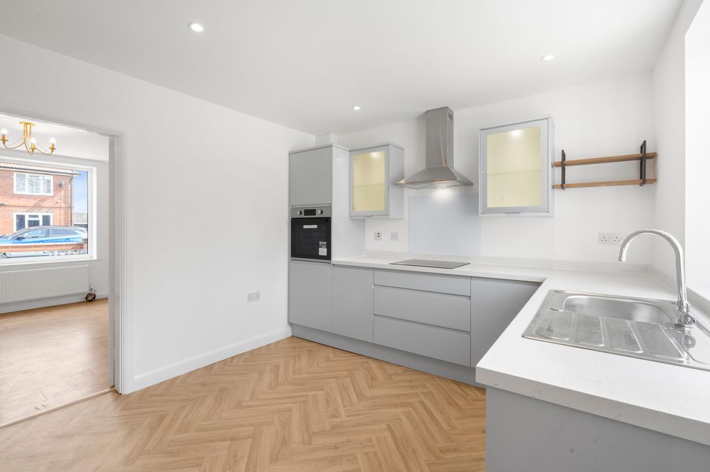 Property photo 3 of 11 Kitchen Area