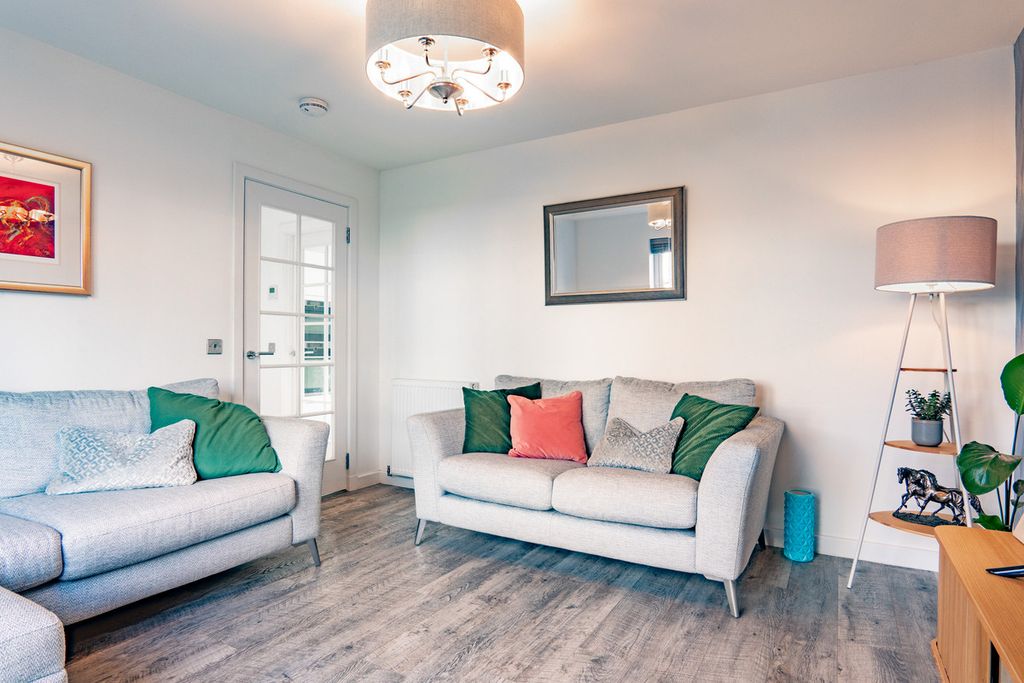 Property photo 3 of 41