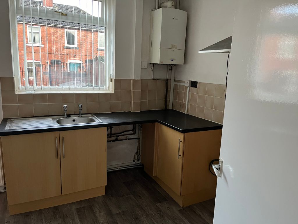 Property photo 3 of 8 Kitchen