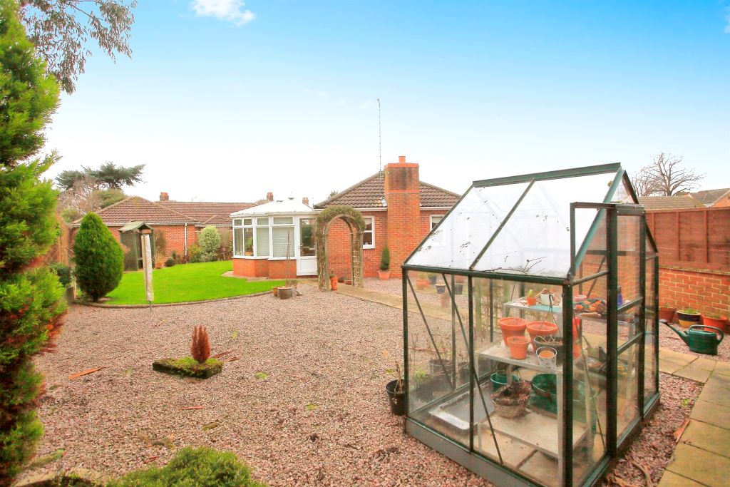 Property photo 2 of 17 Outside