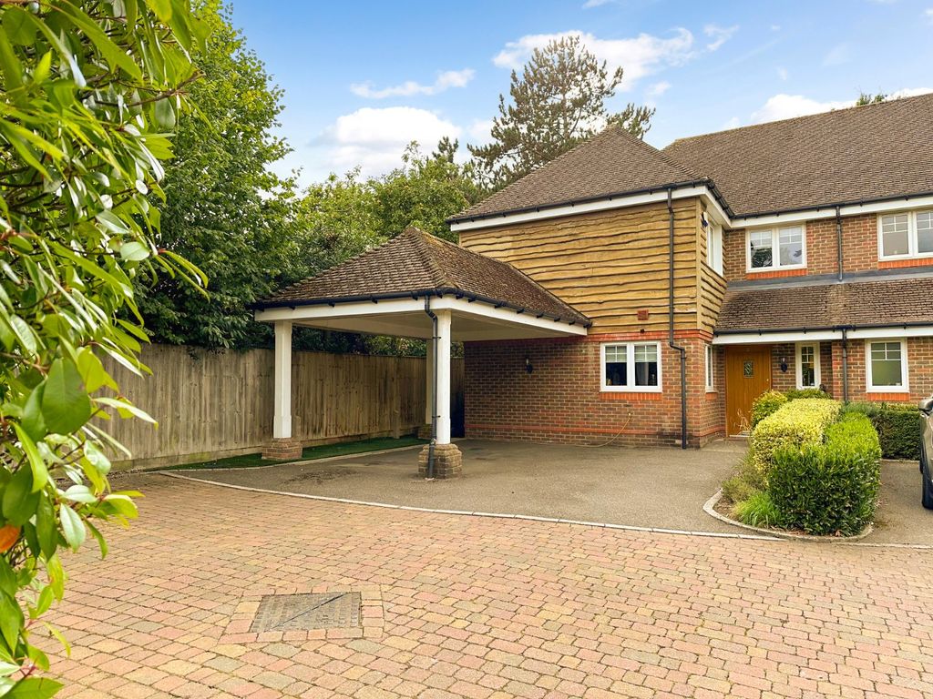 Property photo 2 of 18 Fromt