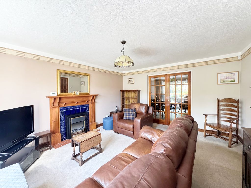 Property photo 2 of 14 Lounge