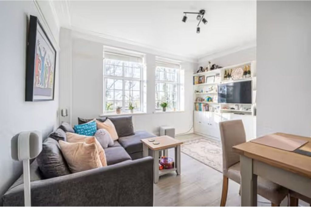 Property photo 2 of 9