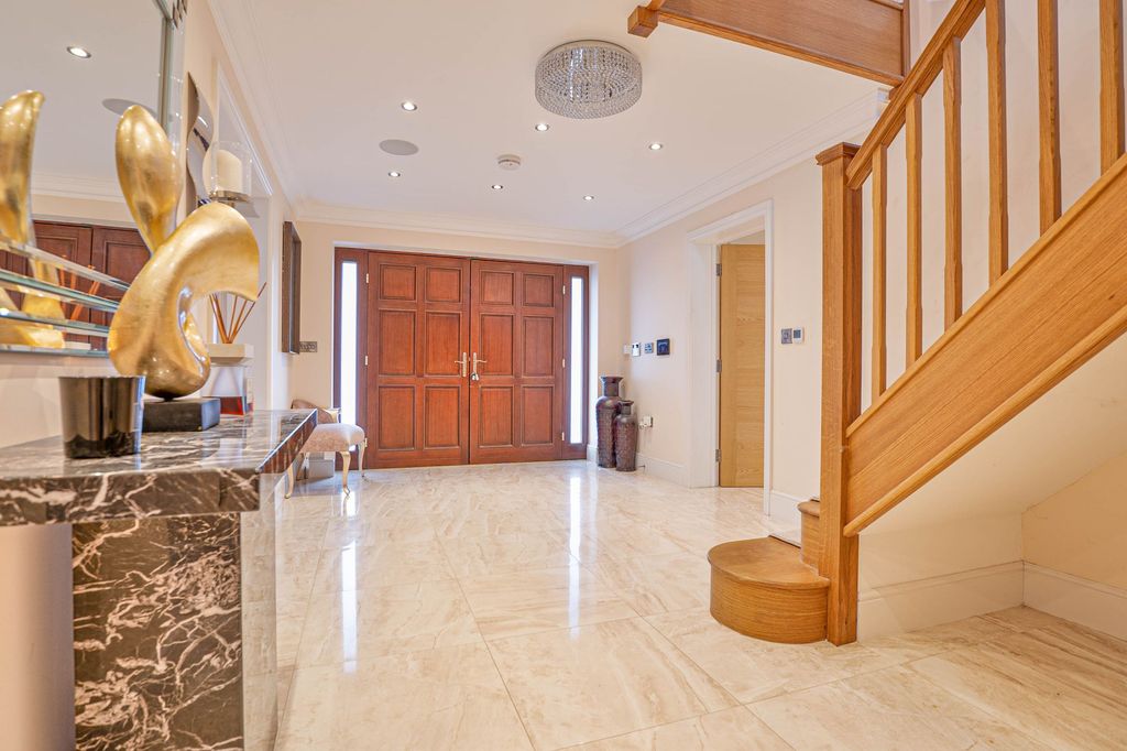 Property photo 3 of 33