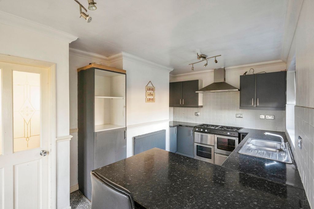 Property photo 2 of 17 Kitchen