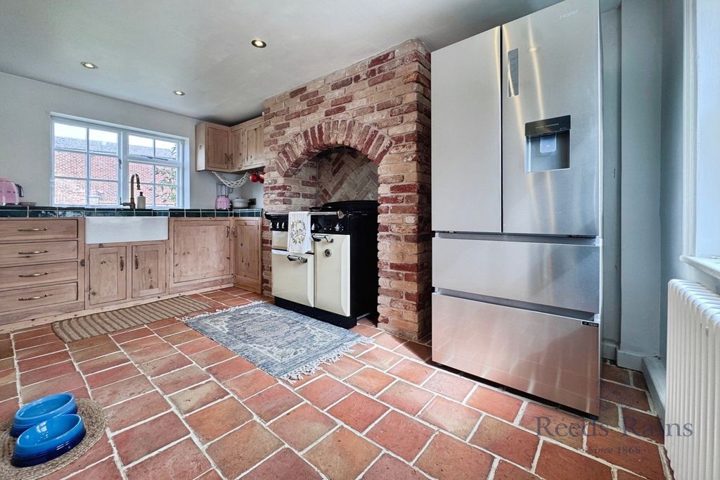 Property photo 3 of 18 Kitchen