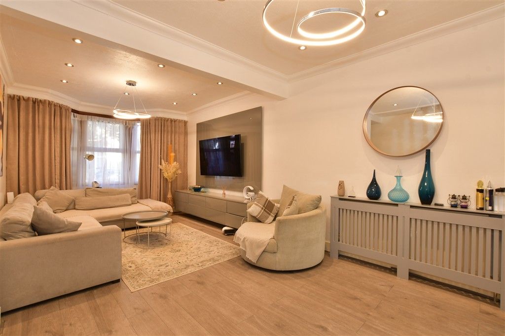 Property photo 2 of 7 Lounge