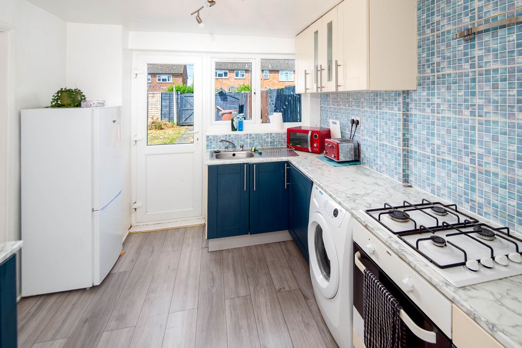 Property photo 3 of 17 Kitchen