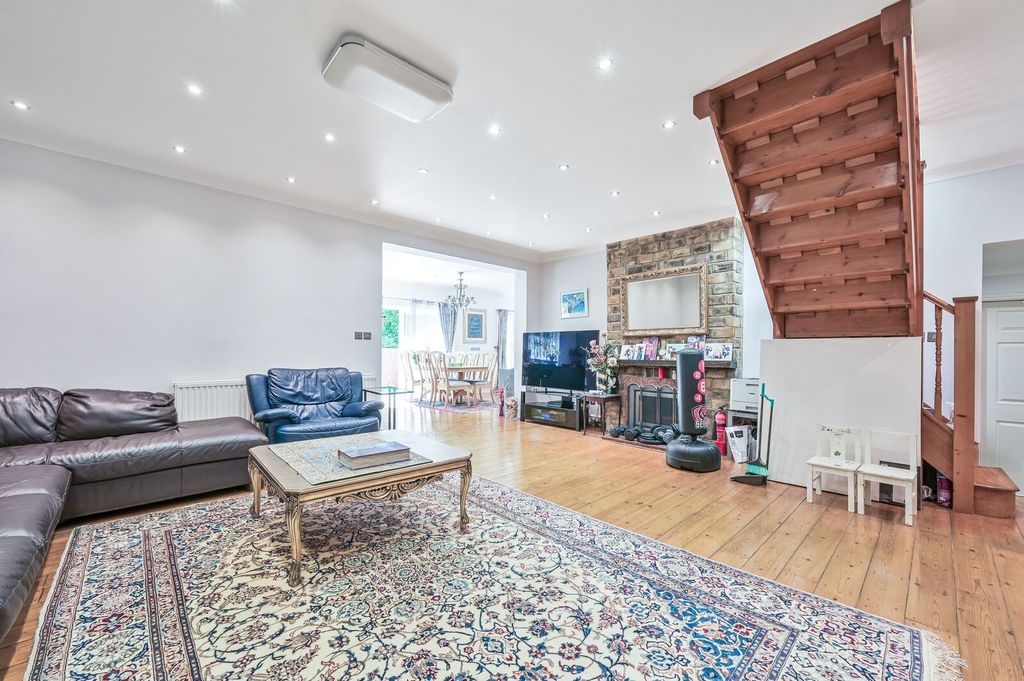 Property photo 3 of 11