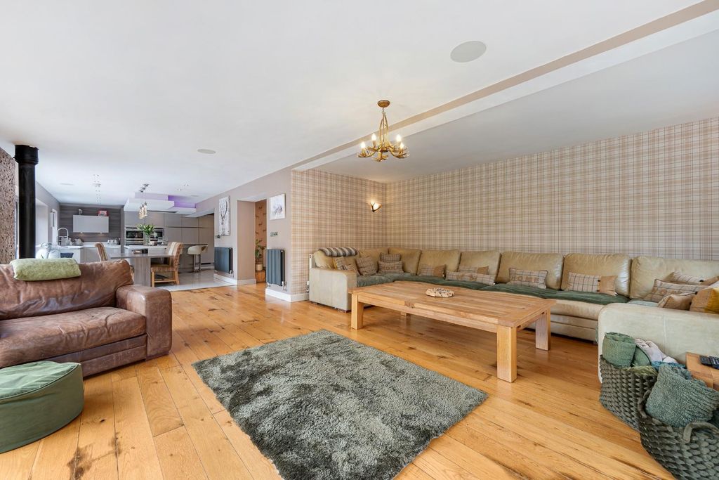Additional image 5 of 6 bed property for saleMoorlands Court, Darwen BB3
