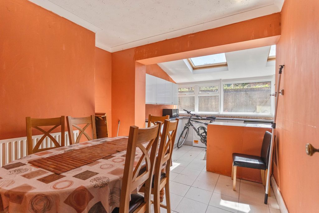 Property photo 2 of 17