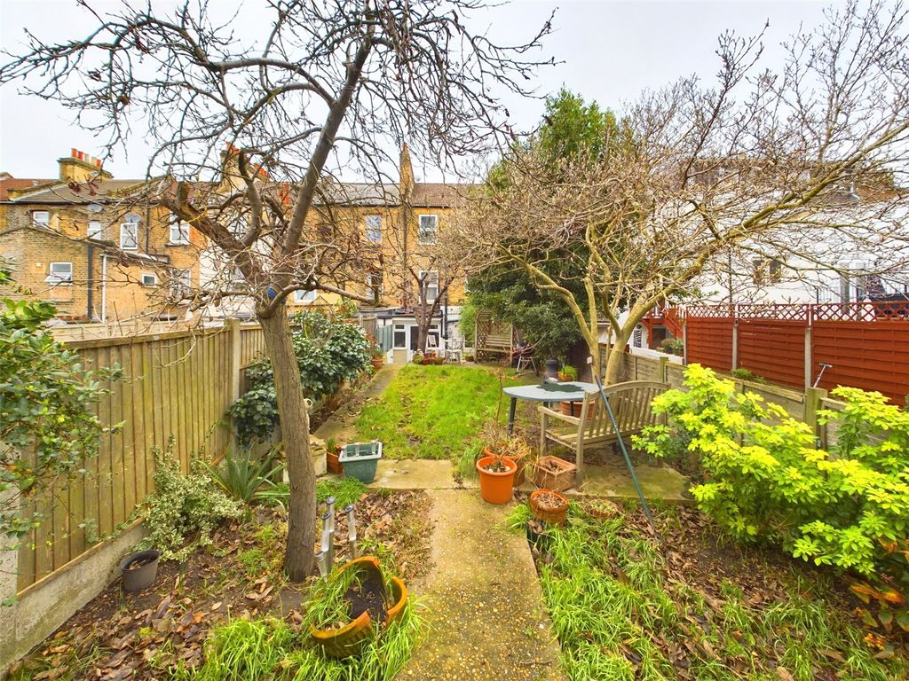 Property photo 2 of 25 Picture No. 16