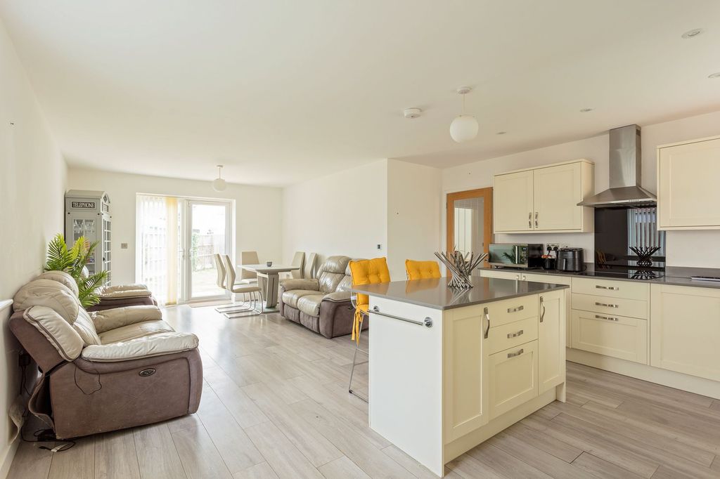 Property photo 1 of 27