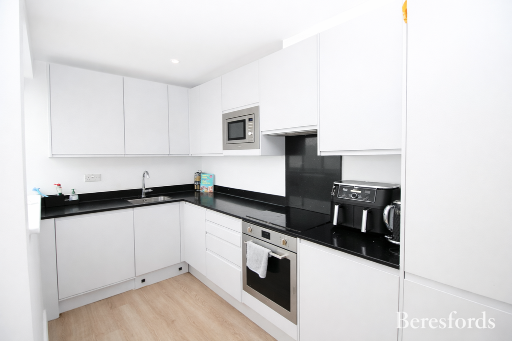 Property photo 2 of 6 Kitchen