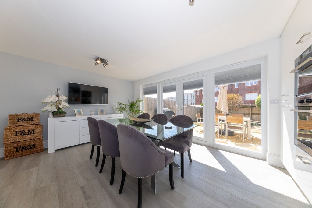 Property photo 3 of 22 4109953