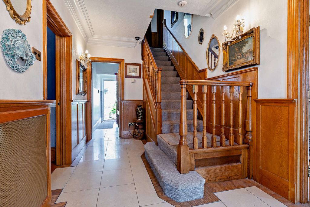 Property photo 3 of 23