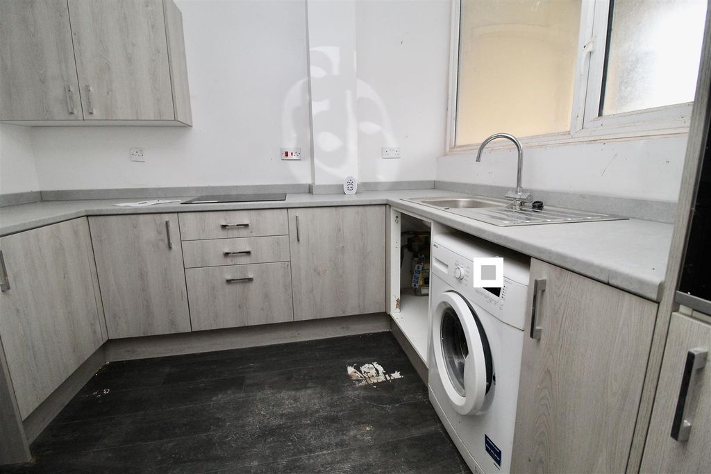 Property photo 3 of 13 Kitchen