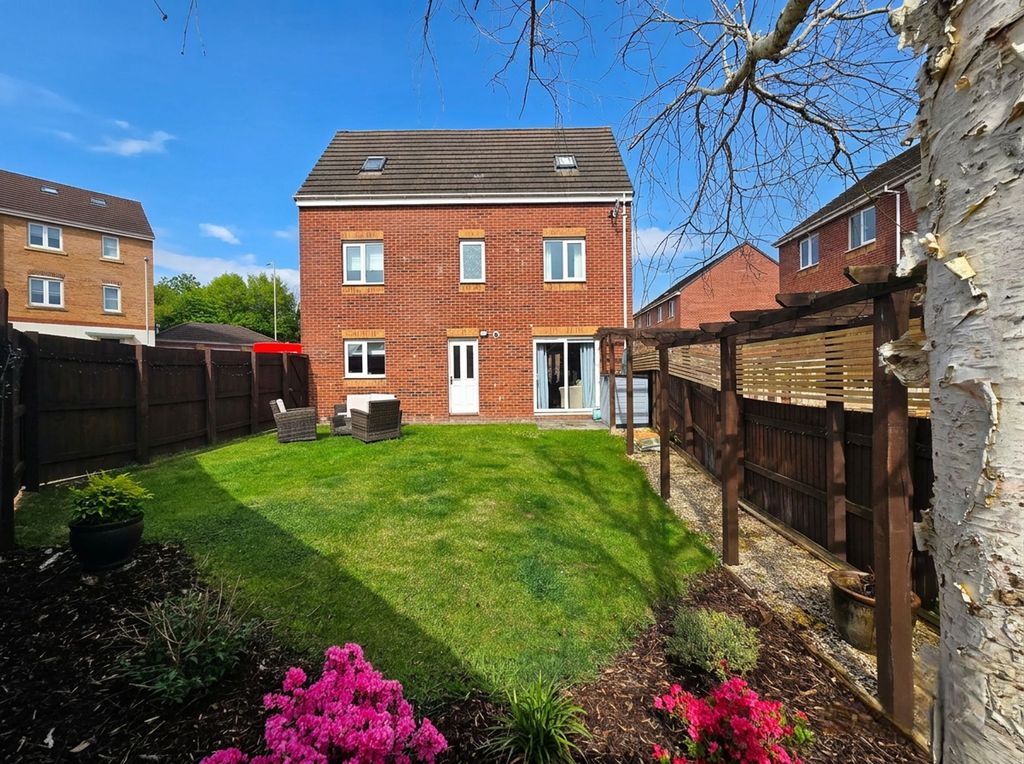 Property photo 3 of 39