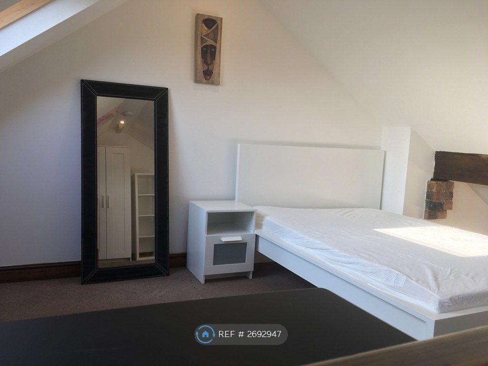 Property photo 2 of 11 Large Double Room