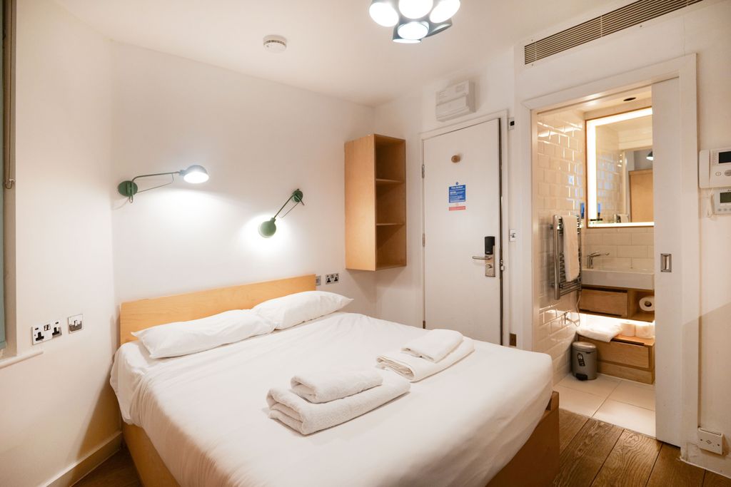 Property photo 1 of 4 Studio To Rent