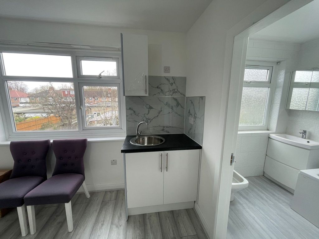 Property photo 3 of 7 Photo 4