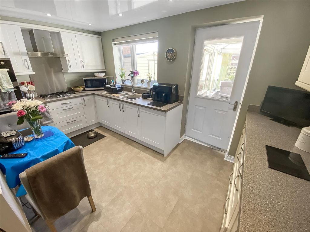 Property photo 3 of 15 Kitchen.Jpg