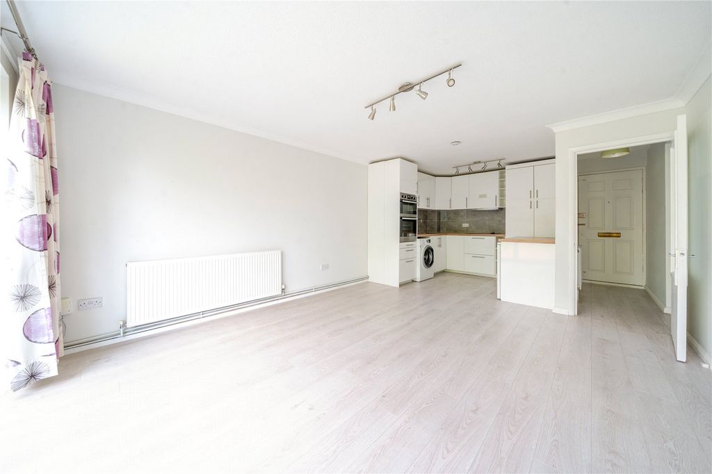 Property photo 2 of 17 Picture No. 13