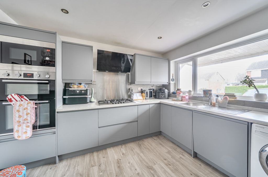 Property photo 3 of 23 1405210-16-697Cda5Cbc13d