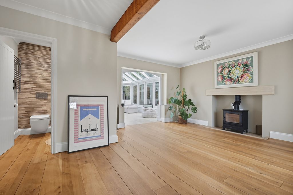 Property photo 3 of 32 Hallway/Reception